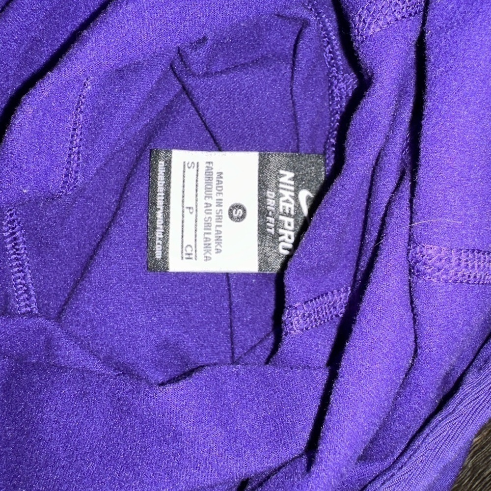 Nike Pro Dry Fit. Size S - Picture 2 of 3